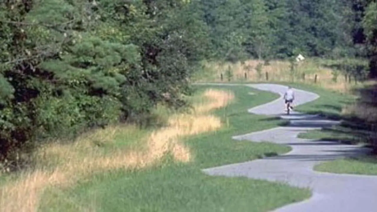 Road leading to Ouabache Park Campground in Indiana